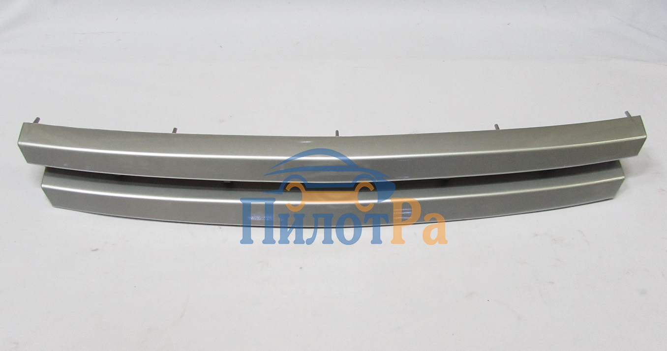 Решетка радиатора ВАЗ-2170 ПРИОРА окрашена Антарес темно-красная