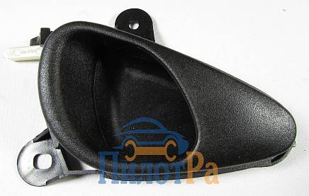 Ручка двери внутр. пластмассовая ВАЗ-2123 Шевроле-Нива (крючок) правая